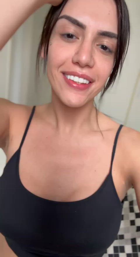 I arrived and the room reacted 🔥