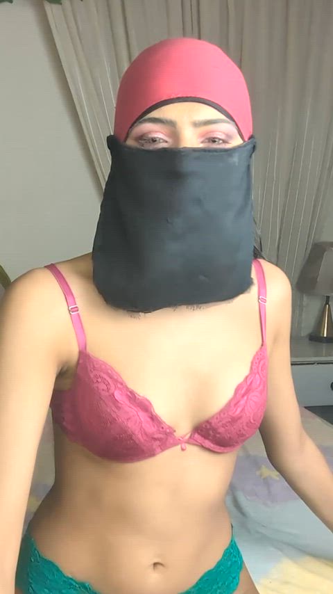 I'm live now [FreakyDark]