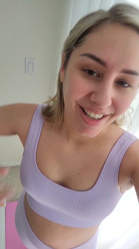 Treadmill lives are back! I'll update my livestream calendar today 😘