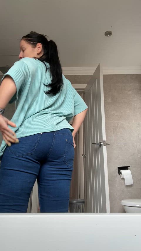 You wouldn’t wanna sniff what was under those jeans after this…