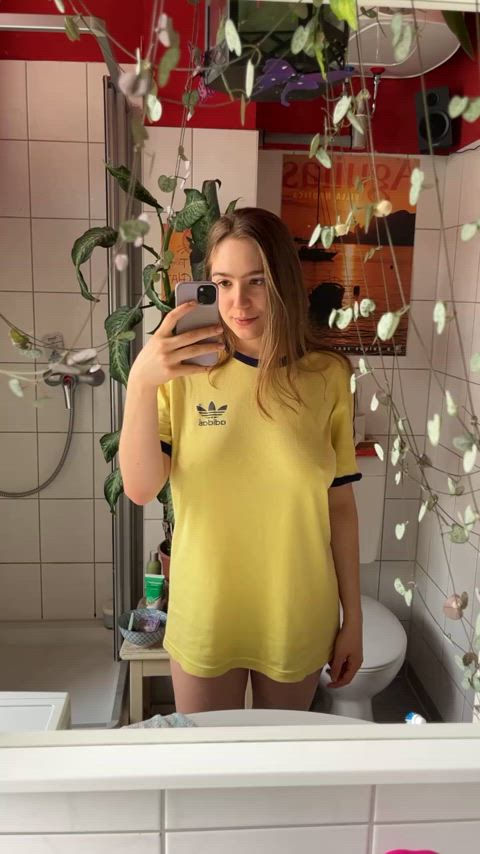 got the bush and body of a 70s pornstar