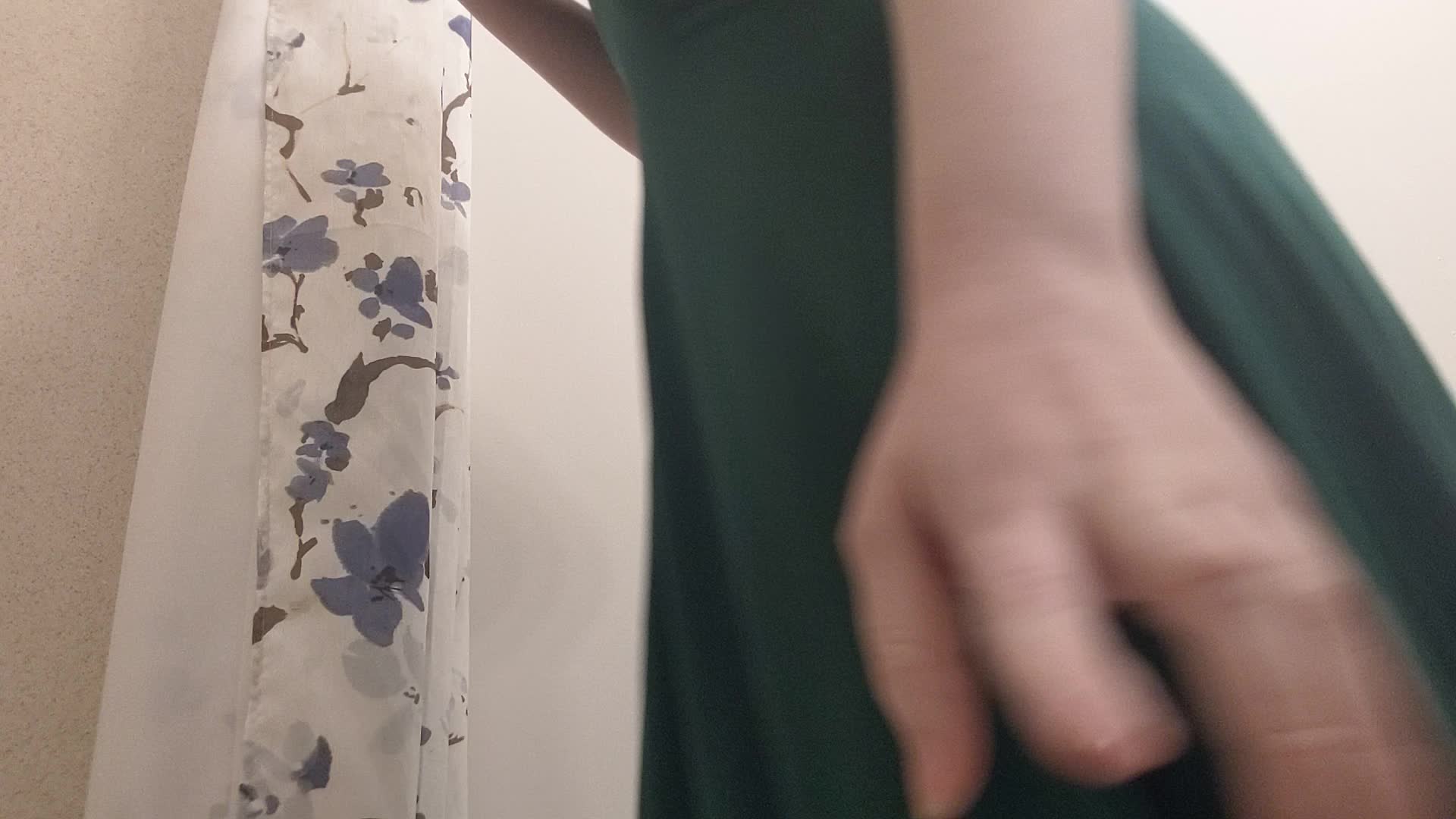 Does anyone even read these? Just look at my ass already