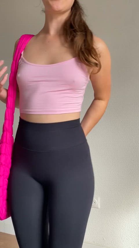 loving how my yoga pants look on me