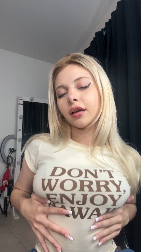 eightteen and super horny all the time