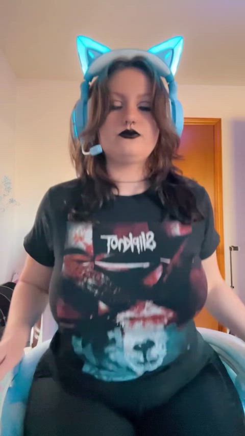 This tease might be a little too mean ;3 (wearing shirt fully clothed)