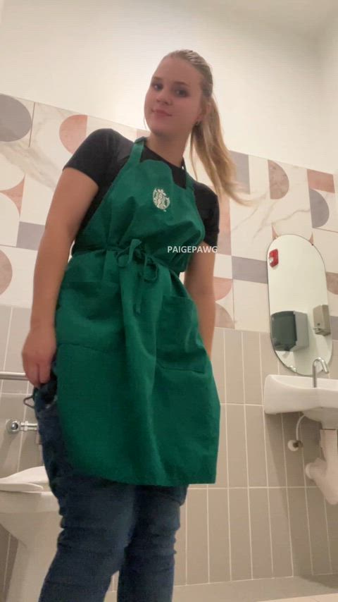 I want my ass filled while i wear the Starbucks uniform 🤤