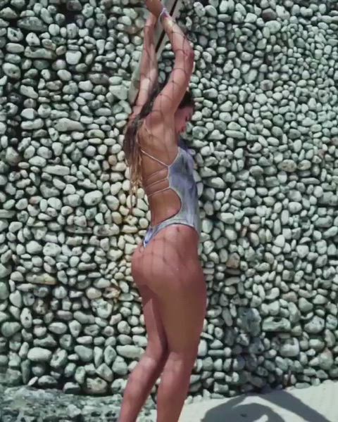 Throwback beach photoshoot in one piece - X January 2026