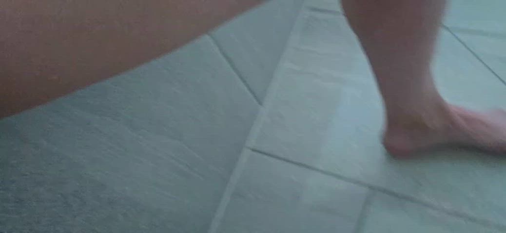 Clit getting the shower blast