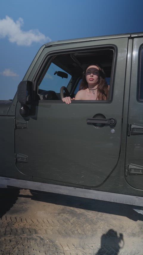 Let's play another game of guess where is Sophie naked in Socal