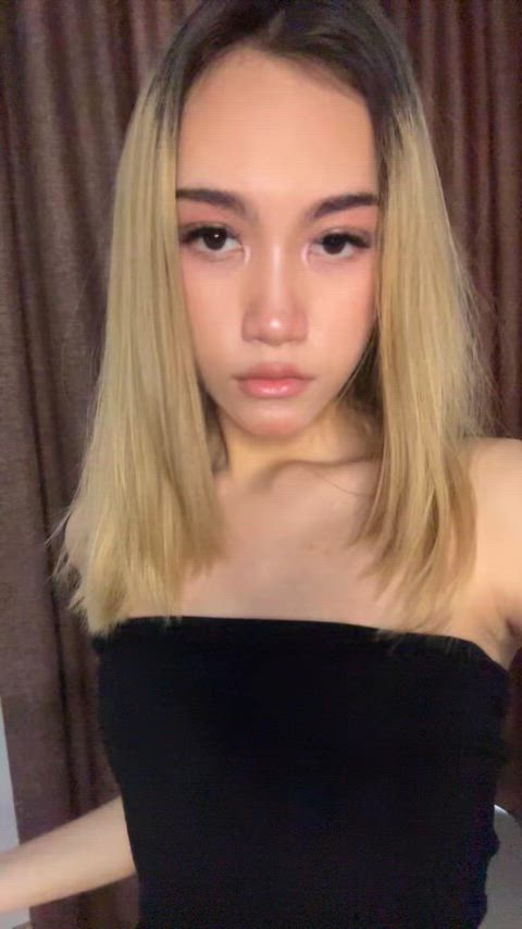 Just turned 18 and love showing off my little peach