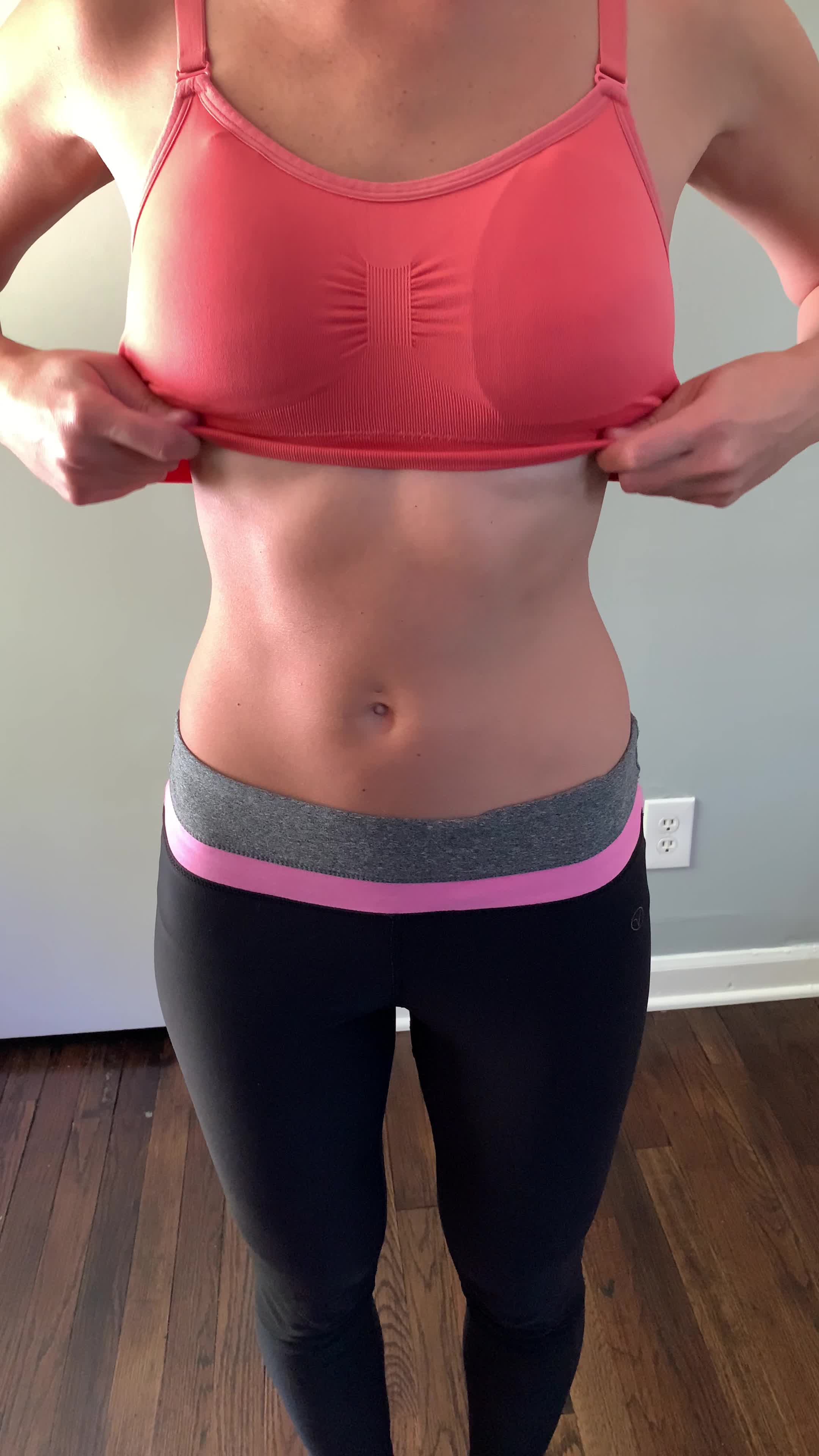 Post-yoga titty drop!