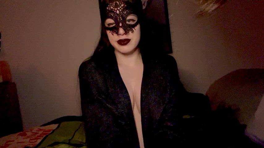 What did you do for Halloween? I know what I did.. 🖤💋