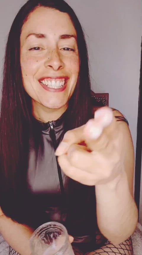 Look at my fingers, sticky just the way you like it...
