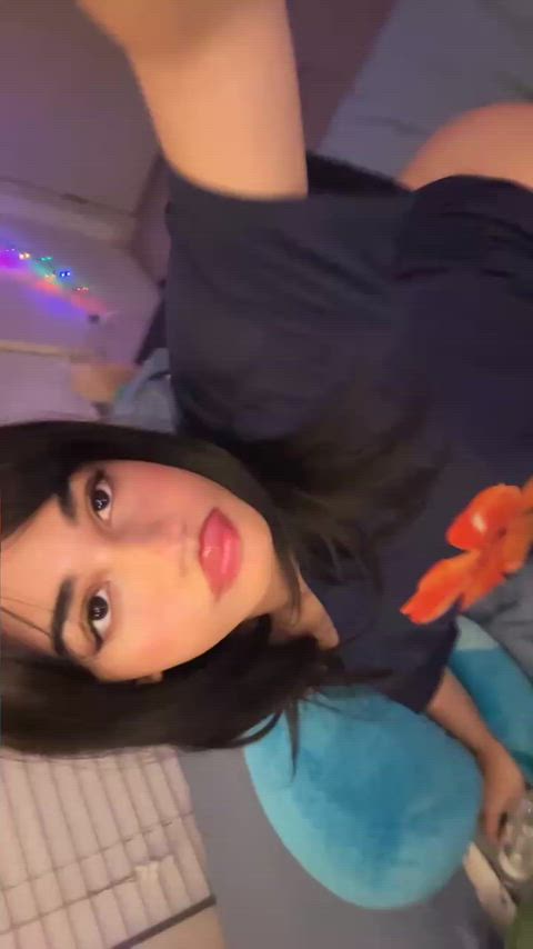 Who wants to see my hole bloom