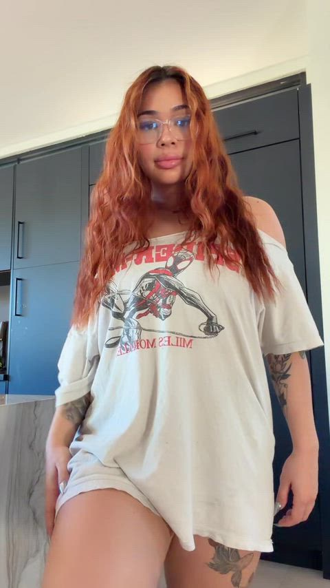 showing cheeks in tight leggings