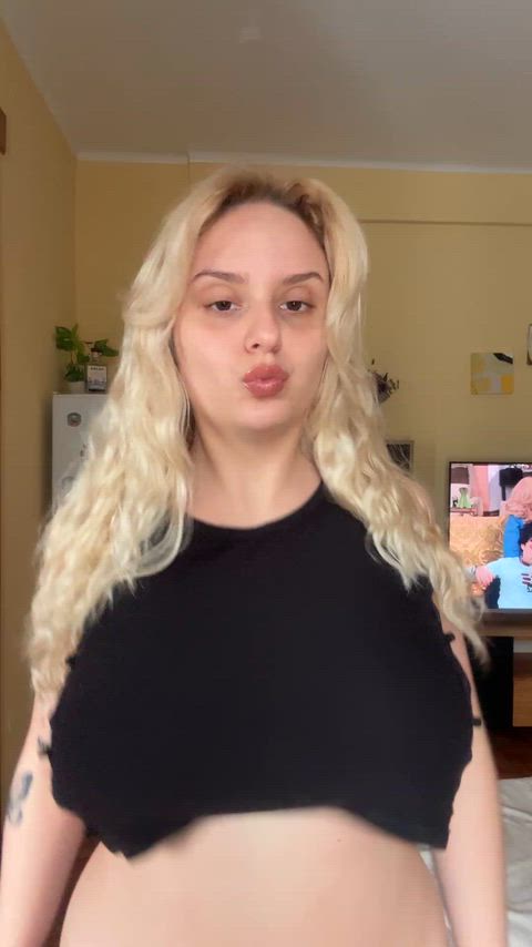 i like to shake my young tits