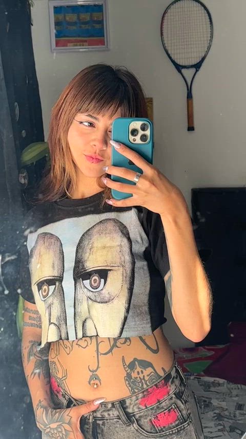 my midriff feels extra artistic today :)