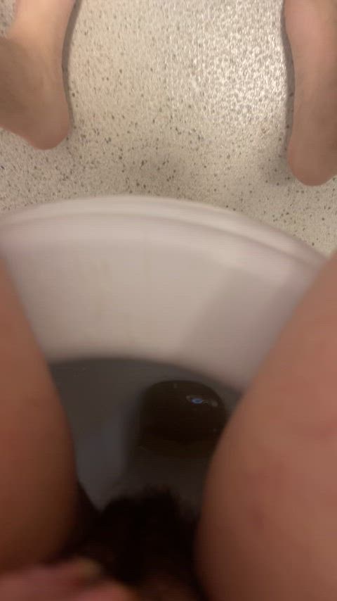 Say “yes” if you’d fuck me while i pee