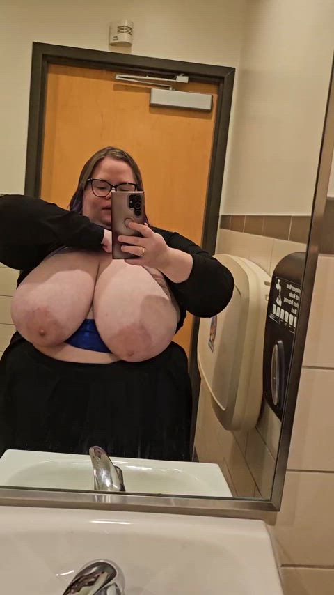 Breed me in the bathroom