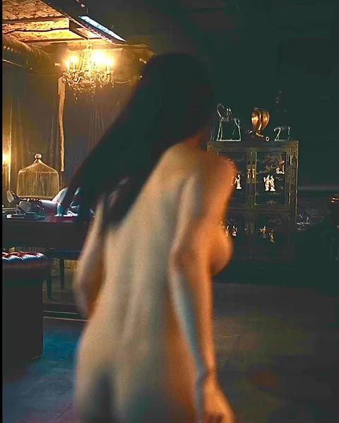 Sexy Japanese ass in high heels walk
