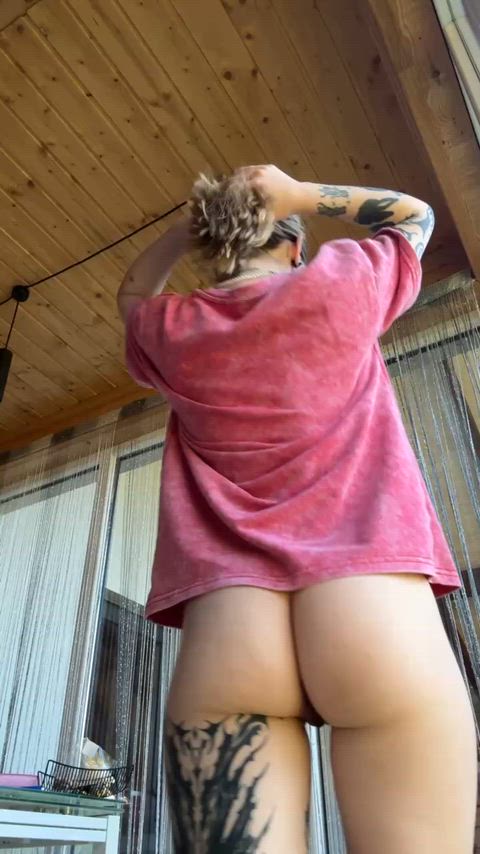 Aren't you ashamed to be peeking?