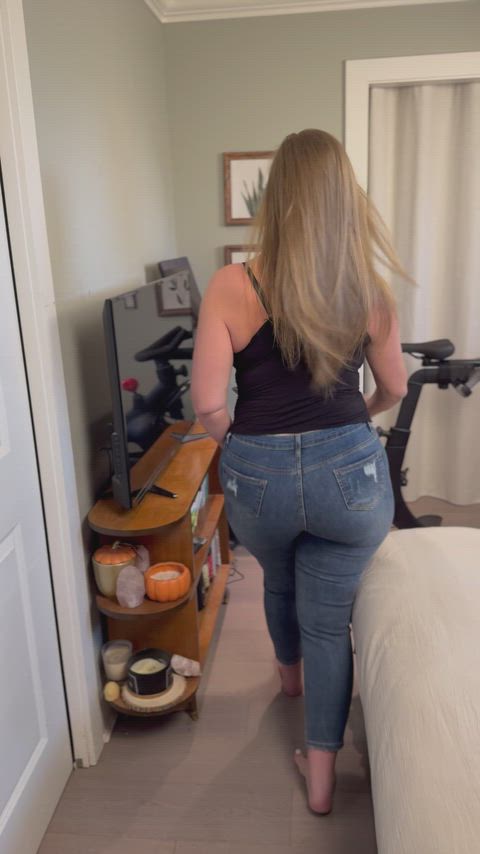 This outfit is making my curves pop, and I'm not mad about it...