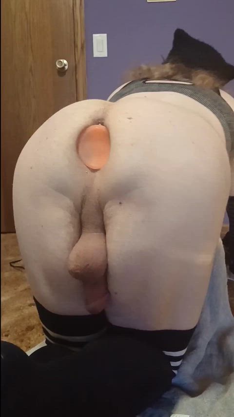 Sometimes just wearing a buttplug is enough to make me cum all over myself ~