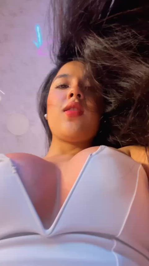 apart from being pretty, I am very horny and you can enjoy with my tits as much as you want...🤭 thumbnail