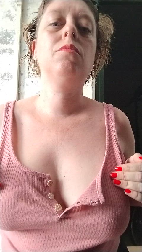 Come closer to Mommy