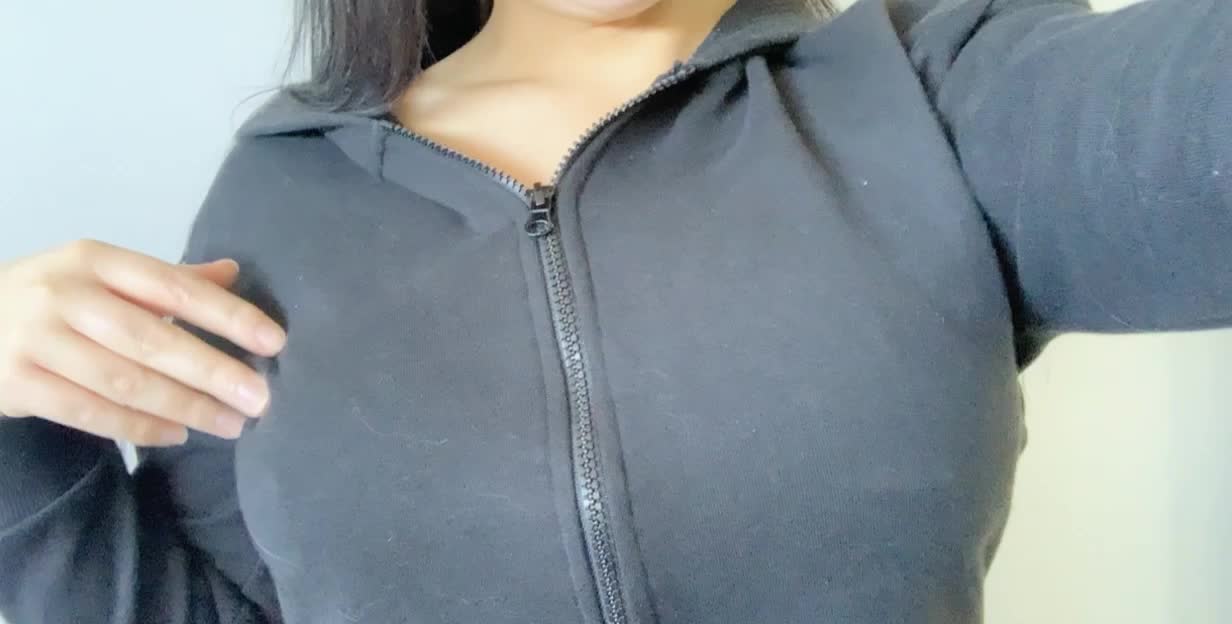 Unzip titty reveal 💦
