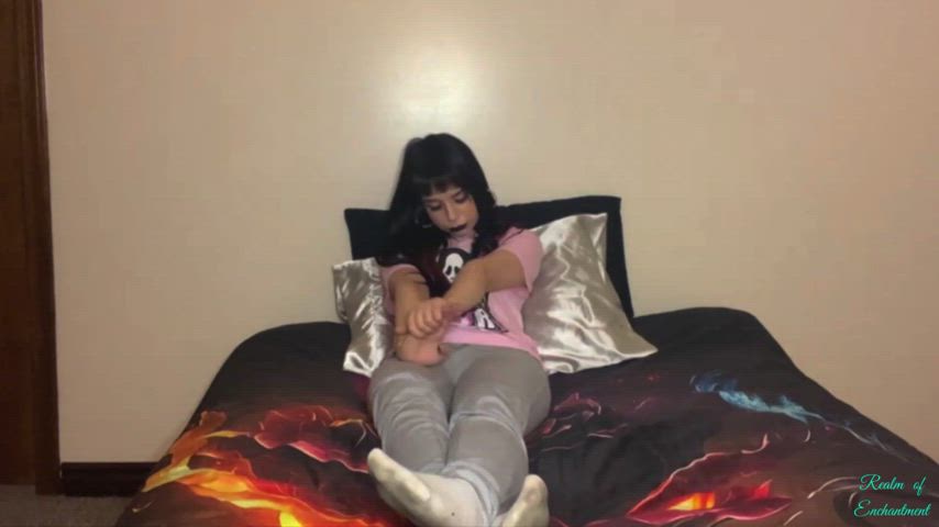 Alt girl drops into trance over and over