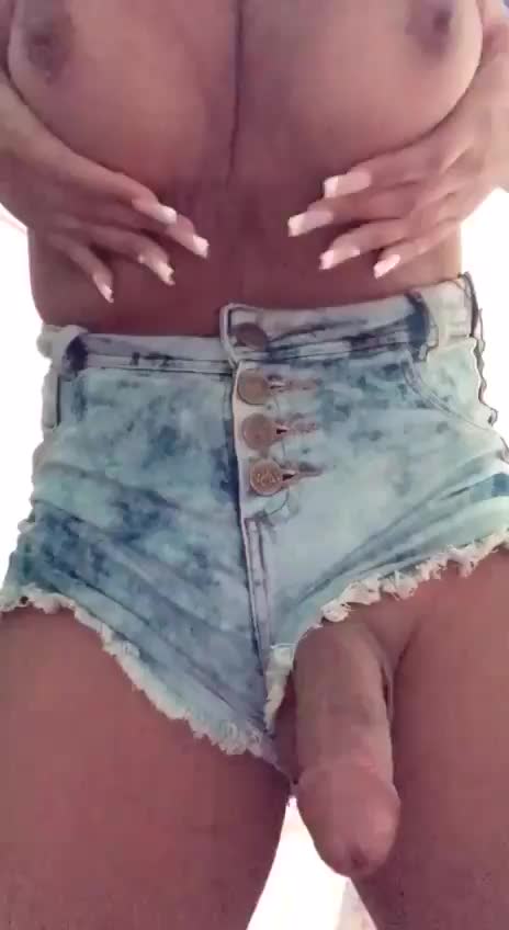 Bustin’ out her jeans