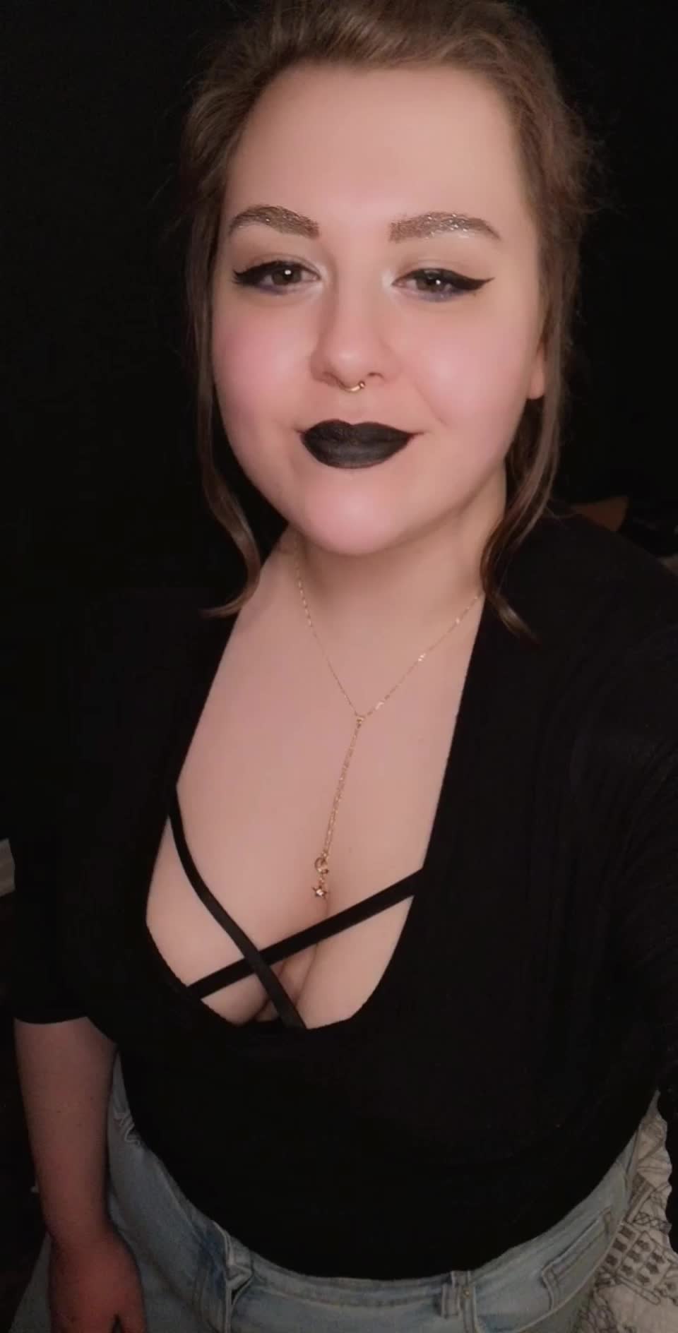 Just trying to be your big tiddy goth gf 🖤