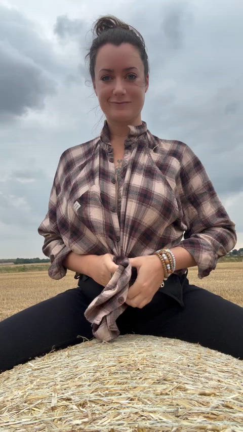 Your everyday housewife just traded the kitchen for the countryside—ready to get wild, dirty, and a whole lot naughtier out on the farm