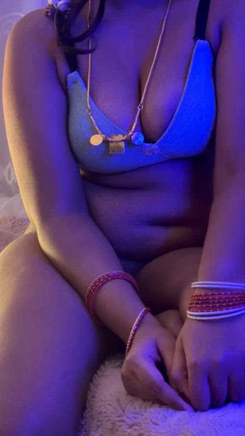 A little tease never hurt anyone, right ?? [f]