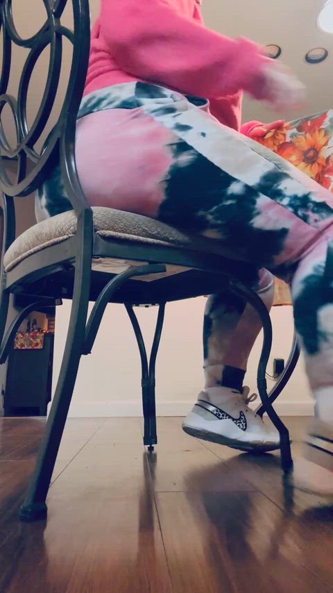 I just curled up with my second cup of coffee and every sip is bubbling straight through me 😳 I couldn’t stop thinking about you sitting here beside me, sniffing while I let these hot little espresso farts slip out 💨