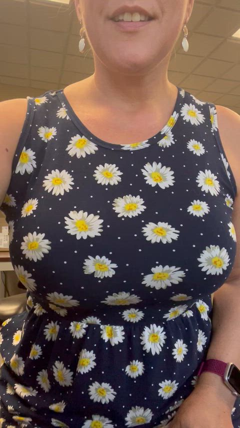 Hey friends it’s been a while. I’m loving this last bit of summer dress weather ☺️😈
