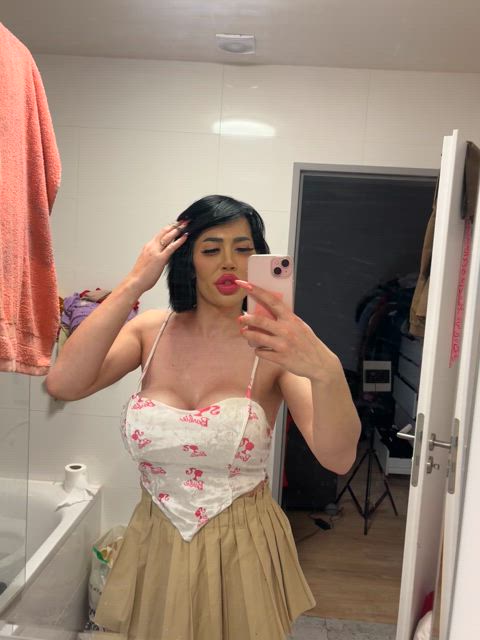 Any straight men want to taste a girl’s D?