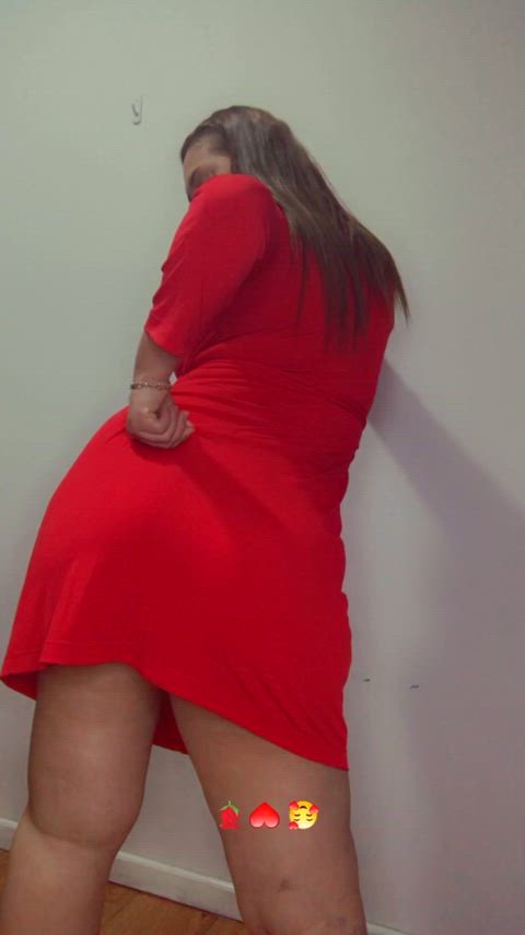 Red dress, thong out 👀 teasing you slowly… 🍑💋