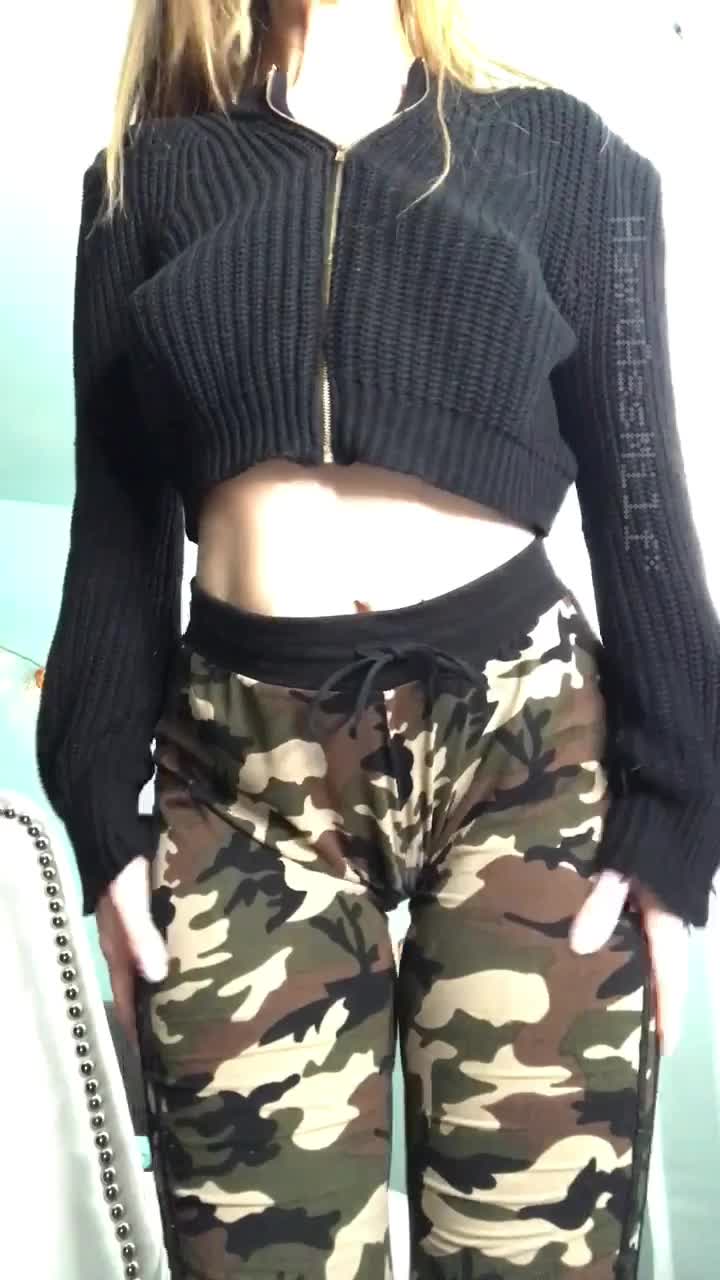 Hi, I'm a mom and i like to wear leggings