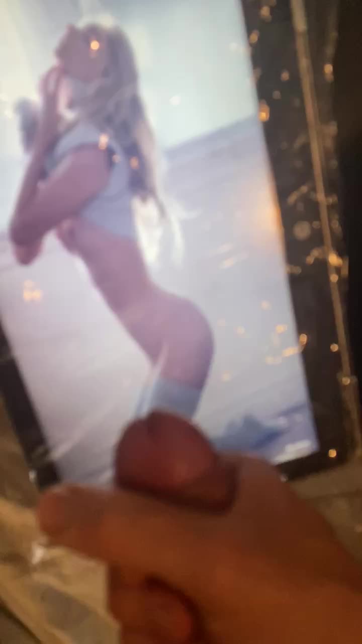 Jacking off in slow motion 🍆