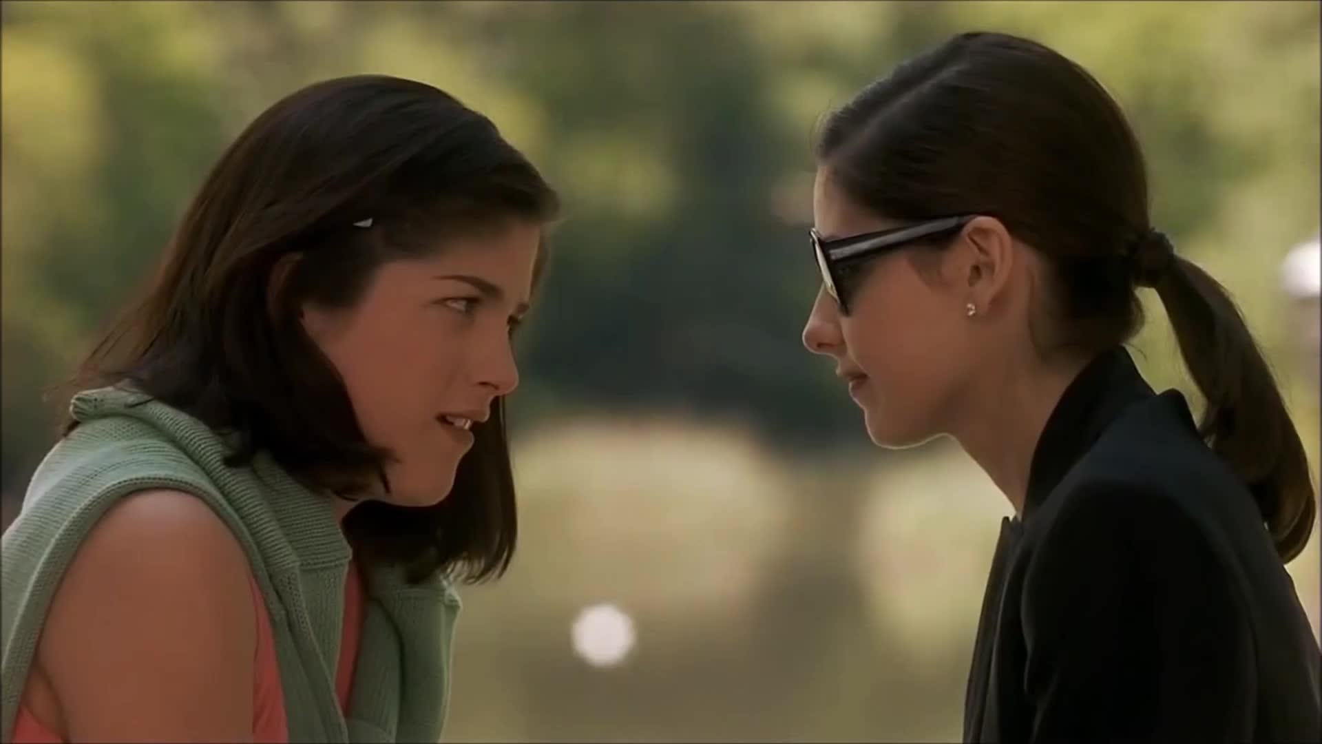 Sarah Michelle Gellar teaching Selma Blair how to French kiss