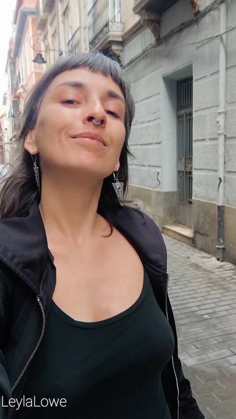 Pssst! Don't tell anyone [gif]