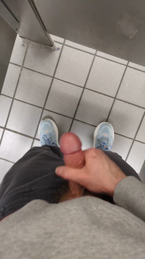 Risky cumshot in department store bathroom