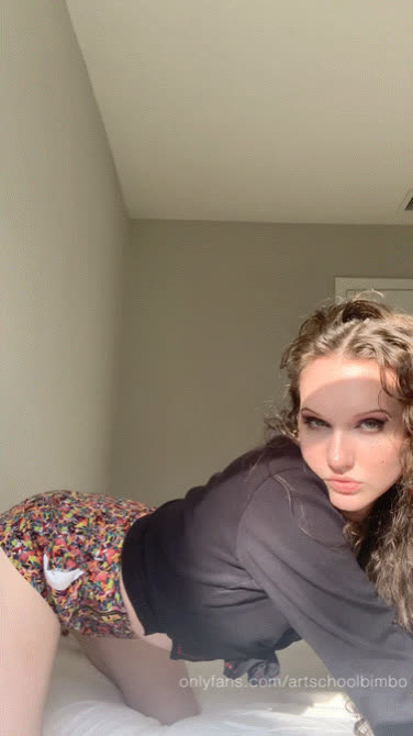 who’s gonna grab my hips 🥺