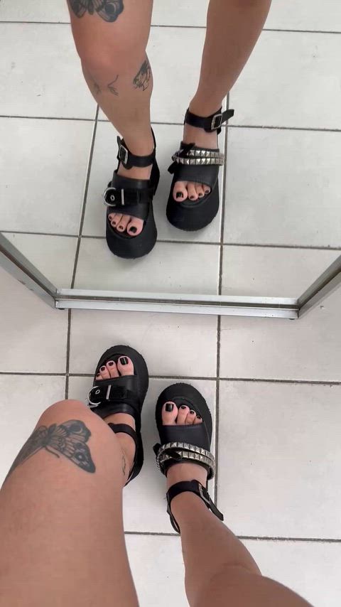 I heard someone needed a goth dommy mommy