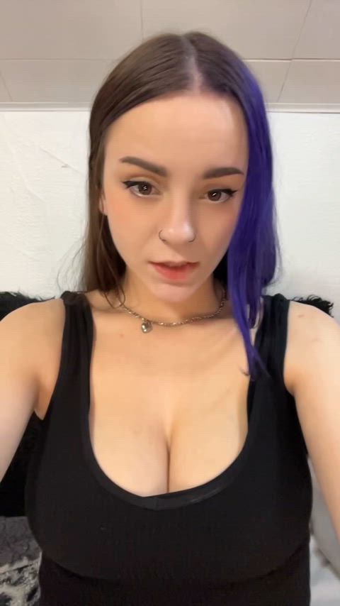 who's down to fuck this waifu tonight