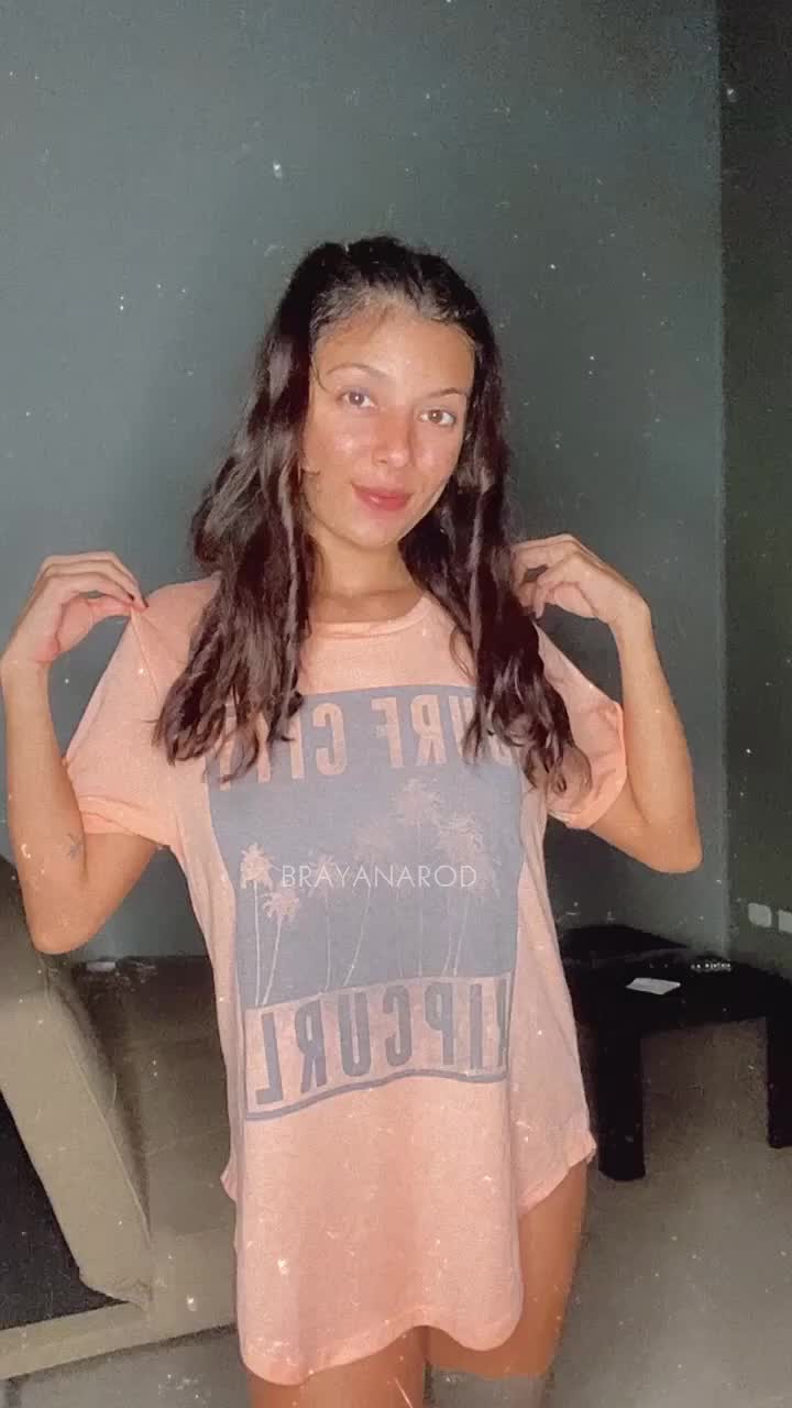 Who likes little brunette girls?