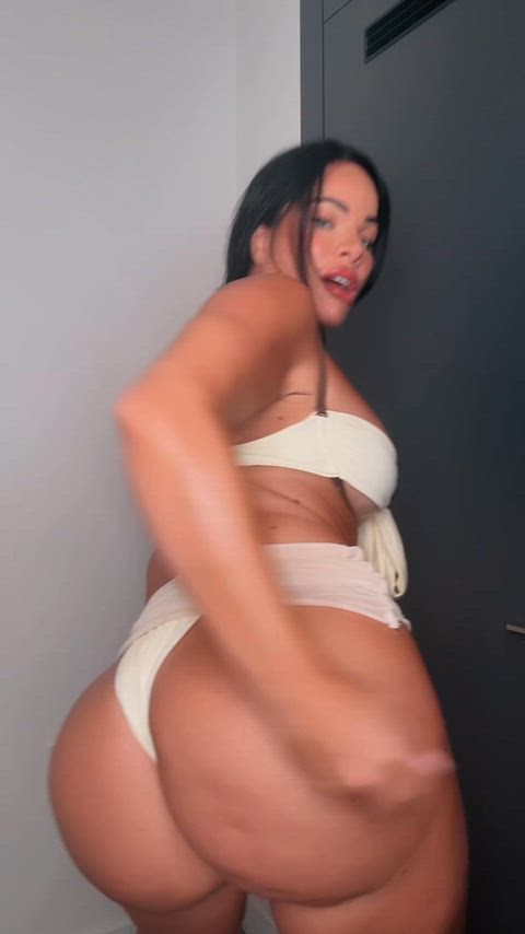 The universal milf signal that dinner's ready