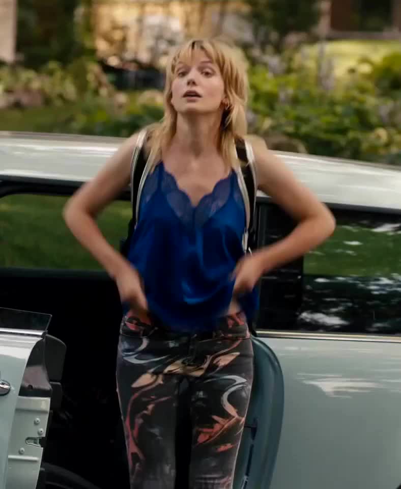 Gaite Jansen flashing her plot in 'Jett' s01e08